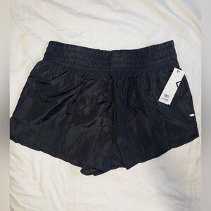 NWT LEGEND ACTIVE SHORT SIZE XL